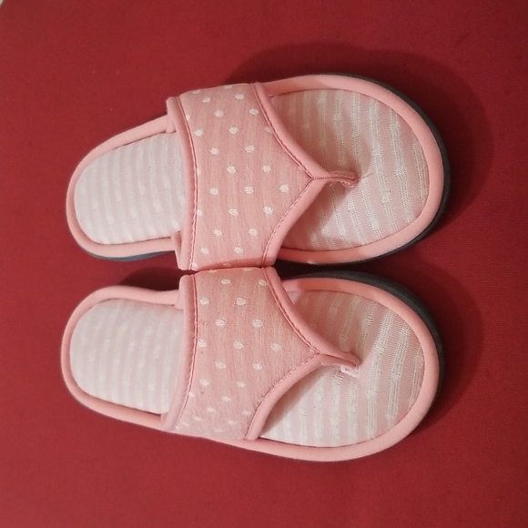ISOTONER THONG SLIPPERS SANDALS